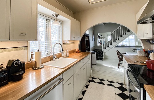 Harbor Springs Cottage | Beautiful cottage on East Bluff drive with a fantastic view!