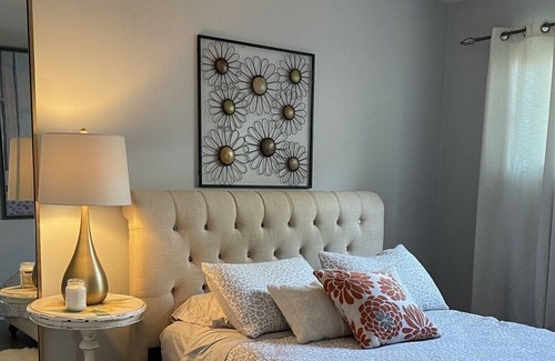 Harbor Cottage | Beautiful cottage-2 bedrooms in the heart of Carson with parking