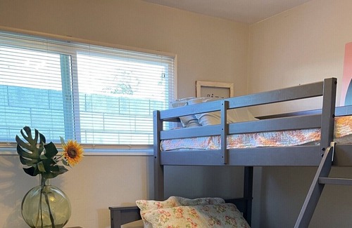 Harbor Cottage | Beautiful cottage-2 bedrooms in the heart of Carson with parking