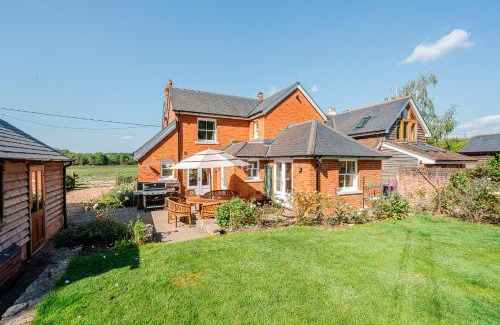 New Forest District House | Beautiful Cottage in Brockenhurst with Forest View
