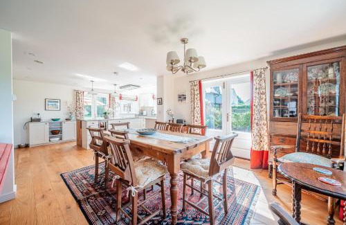 New Forest District House | Beautiful Cottage in Brockenhurst with Forest View