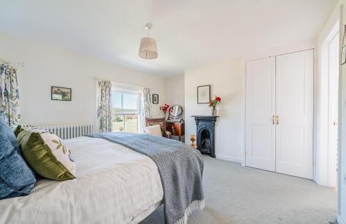 New Forest District House | Beautiful Cottage in Brockenhurst with Forest View