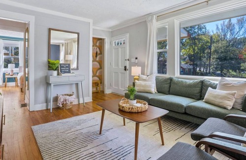 Atlanta Cottage | Beautiful Cottage in the City with Fenced Backyard