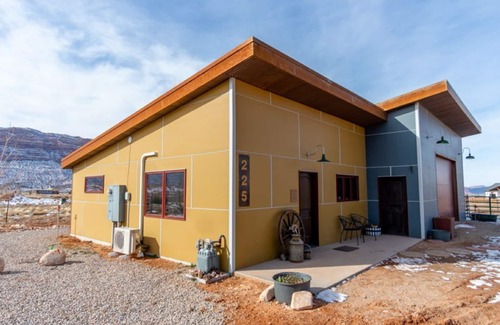 Moab South Valley Cottage | Beautiful cottage in the rocks