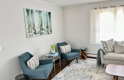 Noyack House | Beautiful Cottage in private Sag Harbor community nxt to beach & nature preserve