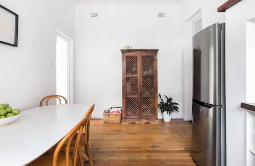 Adelaide Cottage | Beautiful Cottage with Garden Courtyard in City Square Mile