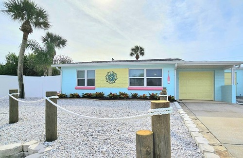 Sunny Shores House | Beautiful, Cozy, Beach Bungalow Steps from the Ocean!