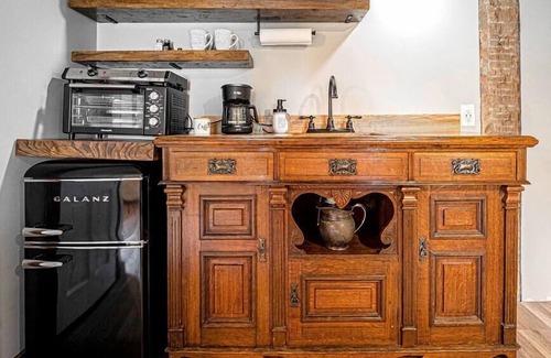 Chester House | Beautiful cozy cottage for fall foliage and apple season!