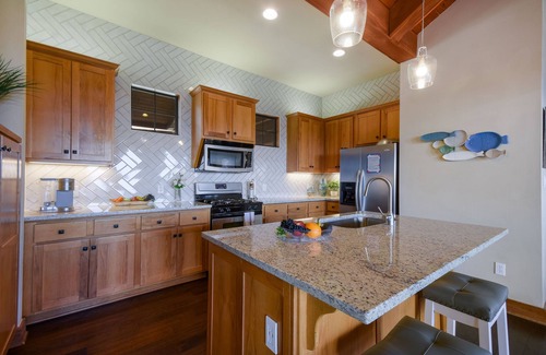 Jonestown Cottage | Beautiful Cozy Cottage at Hollows Resort, Beach Club, 4 Pools, Pickleball!