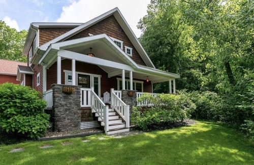 Saratoga Springs House | Beautiful custom home w/ resort-like amenities sitting on over 2.2 acres of land