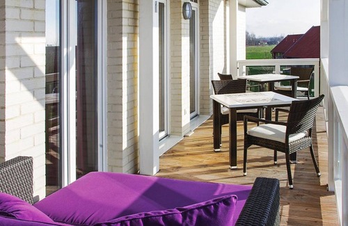 Wremen Apartment | Beautiful apartment with sauna and great, large balcony overlooking the dike -