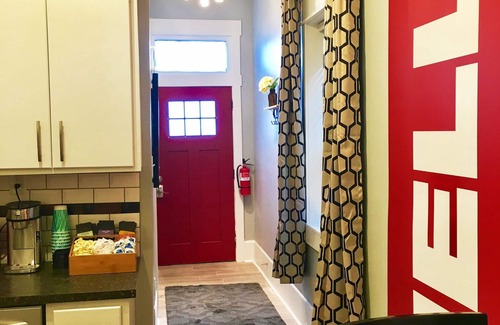 Bardstown Apartment | Beautiful Decorated Apartment located in the heart of Downtown Bardstown, KY