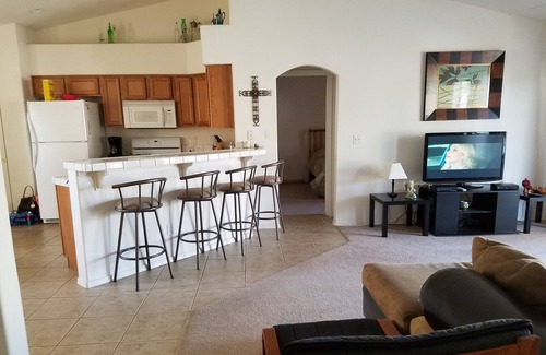 Bullhead City House | Beautiful Desert Oasis