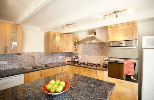 Porthcothan House | Beautiful dog friendly holiday home for 6 near a sandy beach and Padstow.