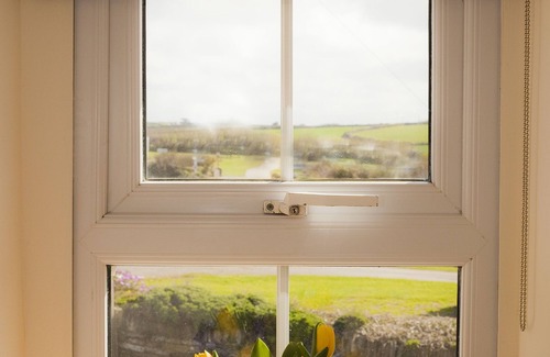 Porthcothan House | Beautiful dog friendly holiday home for 6 near a sandy beach and Padstow.