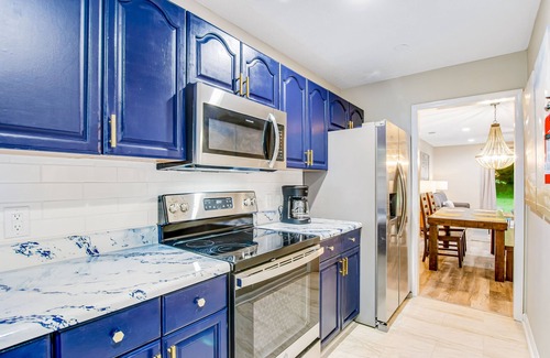 Savannah House | Beautiful & dog-friendly duplex with patio, WiFi & central AC
