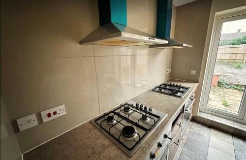 Hatfield House | Beautiful Double Room with En-suite
