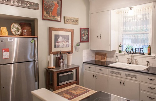 Holland House | Beautiful Downtown Holland Home next to Kollen Park and Lake Macatawa