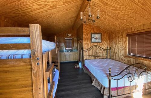 Duchesne County House | Beautiful Eagle Lodge At Six Lakes Resort And Fishing Preserve
