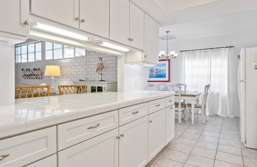 East Beach House | Beautiful East Beach Cottage with Pool