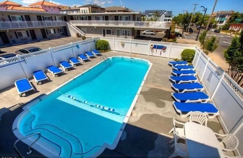 North End Condo | Beautiful efficiency located in the heart of Ocean City a block and a half away from the beach, boardwalk, and downtown shopping. Heated pool!