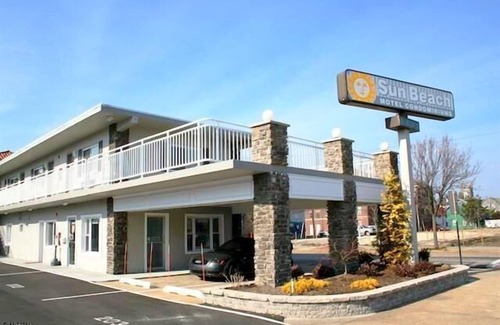 North End Condo | Beautiful efficiency located in the heart of Ocean City a block and a half away from the beach, boardwalk, and downtown shopping. Heated pool!