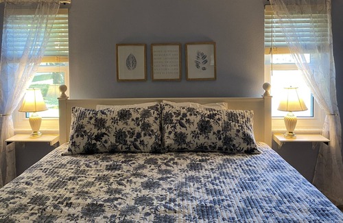 Holiday Villa | Beautiful End Unit 2b/2b Villa on the Lake