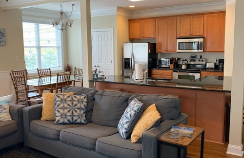 Midtown Ocean City House | Beautiful End Unit Ocean Block Townhome 300 ft From Beach