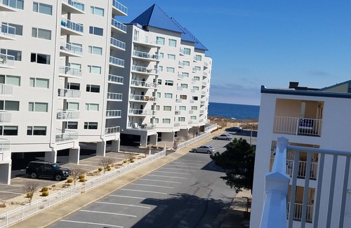 Midtown Ocean City House | Beautiful End Unit Ocean Block Townhome 300 ft From Beach