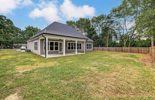Charlotte House | Beautiful Escape, Mins from Carowinds & Lake Wylie