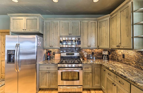 Eureka Cabin | Beautiful Eureka Cabin Rental on Golf Resort!