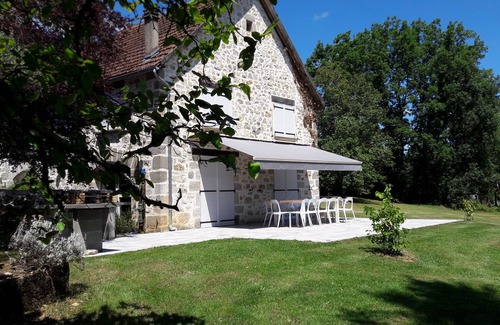 Saint-Julien-Maumont House | Beautiful fully renovated barn with swimming pool