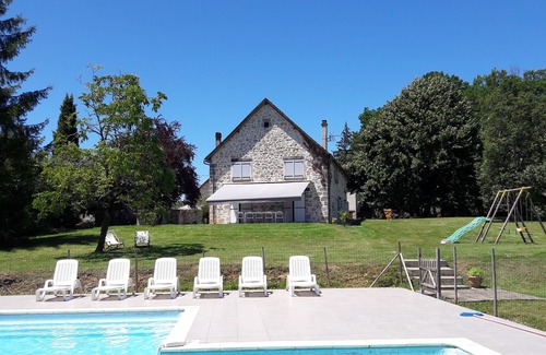 Saint-Julien-Maumont House | Beautiful fully renovated barn with swimming pool