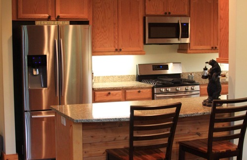 Topton House | Beautiful Fall Lake getaway! Thanksgiving & Campbell Folk Art Fest wknds open!