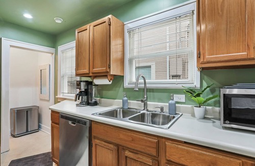 Ravenna House | Beautiful Family Home, Location, near the UW Stadium, 5 Beds 2 Bath.