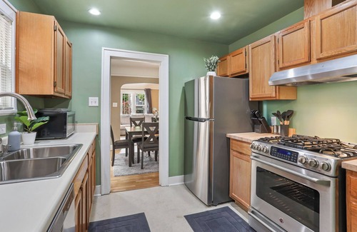 Ravenna House | Beautiful Family Home, Location, near the UW Stadium, 5 Beds 2 Bath.