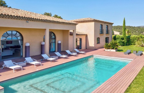 Grimaud Villa | Beautiful family villa with sea view in private seaside estate