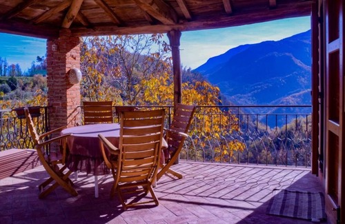 Mologno House | Beautiful Farmhouse surrounded by enchanting nature just 40 minutes from Lucca