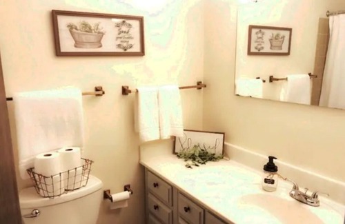 Grandview House | Beautiful Farmhouse Style Townhome - 3Bdrm