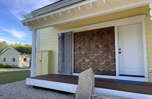 Freeport House | Beautiful farmhouse with hiking trails/kayaking. 5 minutes to town or ocean!