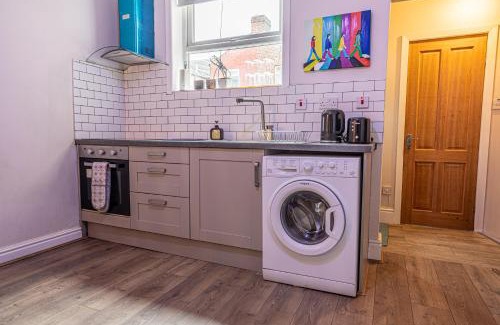 Levenshulme Apartment | Beautiful Flat - Great Location - Perfect for Long Stays