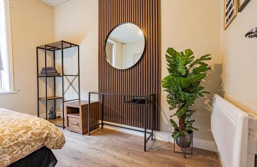 Levenshulme Apartment | Beautiful Flat - Great Location - Perfect for Long Stays