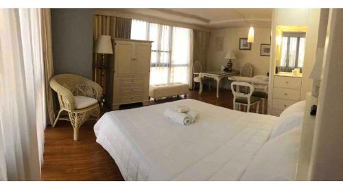 San Lorenzo Apartment | Beautiful Flat in Greenbelt (WiFi & Netflix)