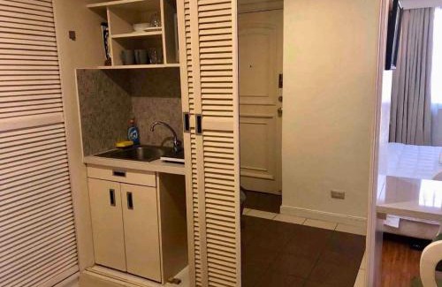 San Lorenzo Apartment | Beautiful Flat in Greenbelt (WiFi & Netflix)