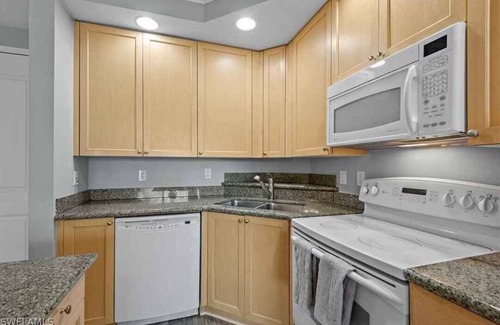 Edgewood Condo | Beautiful Fort Myers Waterfront Gem