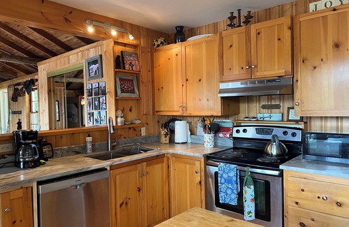 Catchacoma Cottage | Beautiful, four bedroom cottage right on the lake. Great swimming. Easy access.