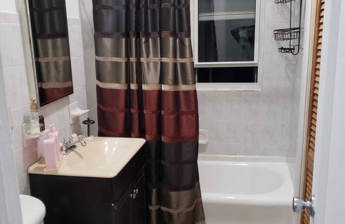 East Flatbush House | Beautiful Four Bedrooms apartment for Long and ShortTerm Rental