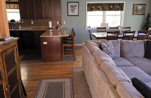 Albrightsville Ski Chalet | Beautiful four season chalet in lake community with WIFI, Central Air