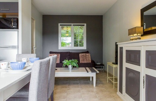 La Bastide-Clairence Apartment | Beautiful apartment for 6 people with pool, WIFI, TV, terrace and pets allowed