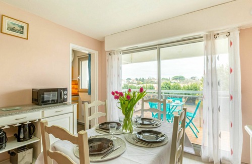 Meschers-sur-Gironde Apartment | Beautiful apartment for 4 guests with WIFI, TV and balcony